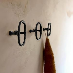 Ganchos para abrigos de estilo ovalado moderno, gancho de acabado negro Vintage para abrigos, sombreros, hierro fundido más resistente, rústico, fácil, versátil y duradero - Product Image 4