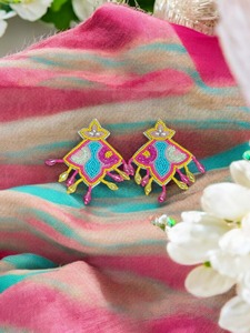 ต่างหูงานฝีมือประดับลูกปัดแบบมาร์ดิกราส์ พร้อมงานปักมือ งานฝีมืออินเดีย เครื่องประดับผู้หญิงทำมือ- JAVED HANDICRAFTS รุ่น JH-2078 - Product Image 3