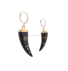 Boucles d'oreilles en corne de bijoux européens pour femmes, vente en gros de conception de bijoux fabricant et producteur - Product Image 1