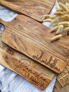 Plateau en bois pour Ramadan Mubarak avec gravure élégante Parfait pour l'Iftar Servant des dattes, des bonbons, du thé et un décor de table festif - Product Image 2