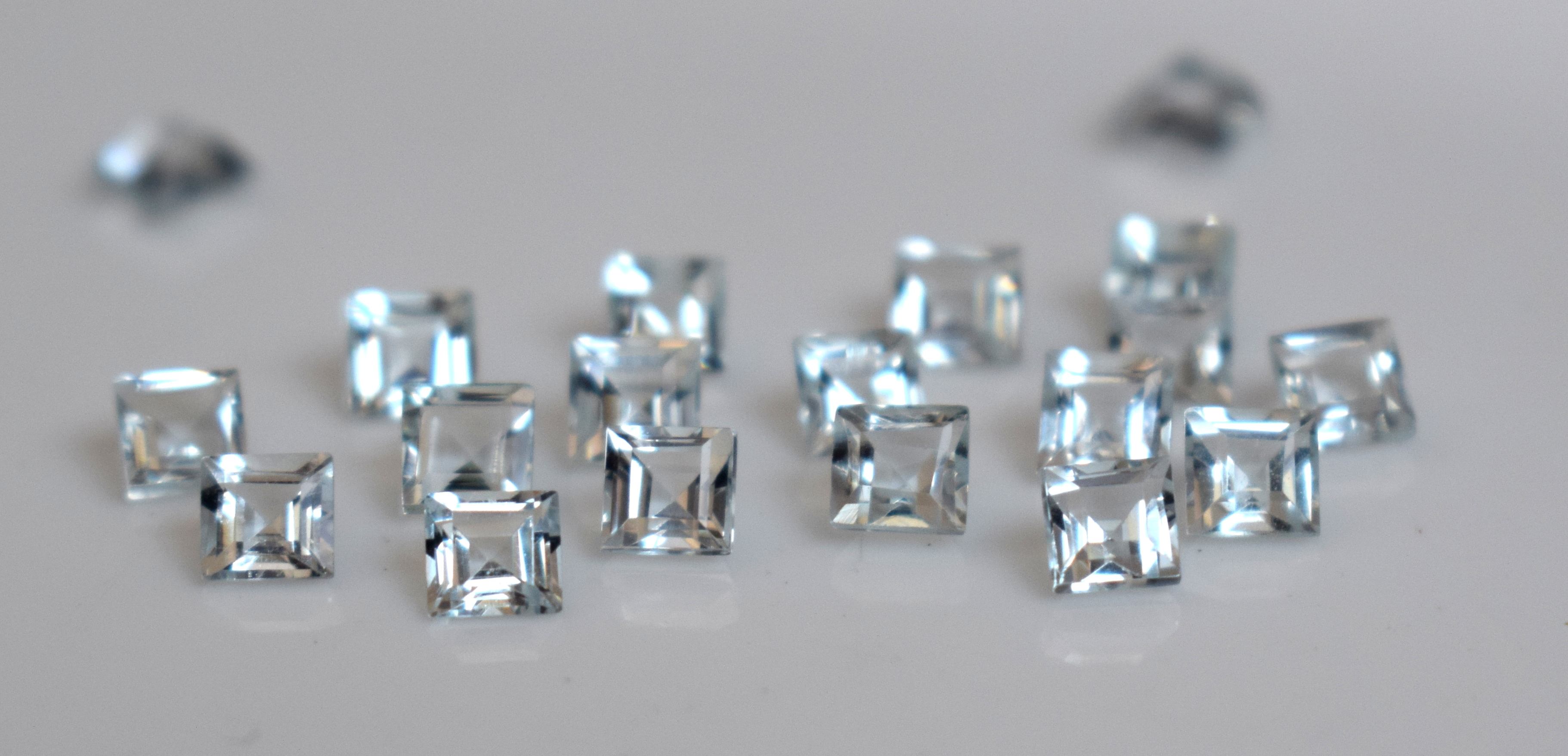 สีฟ้าน้ำทะเล