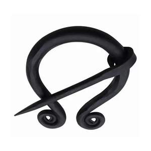 Fermoir torsadé en fer forgé à la main personnalisé Broche torsadée en tissu/cape Fermoir torsadé en fer forgé médiéval Style Viking et Penannulaire - Product Image 6