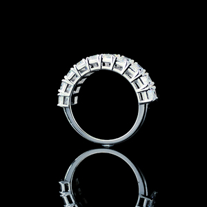 Bague en diamant en forme de baguette de laboratoire de qualité supérieure Bague à griffes en or blanc 10 à 18 carats pour femmes - Product Image 4