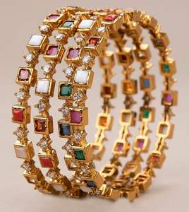 Pulsera Hecha a Mano Chapada en Oro Sólido de 24 Quilates, Acabado Mate de Alta Calidad, Juego de 4 Brazaletes con Piedras de Bloque Navarathna con Circonitas - Product Image 2