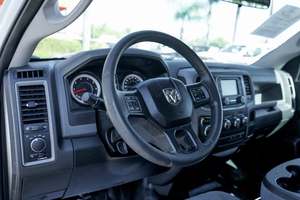 Coches LIGERAMENTE USADOS a la venta RHD/LHD 2019 RAMn- Pickup 1500 Classic 4x4 Tradesman - Product Image 2