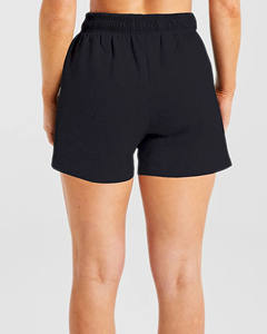 Short de survêtement taille moyenne pour femmes noir avec logo personnalisé de qualité supérieure avec poches Short de sport taille haute doux et respirant pour femmes - Product Image 2