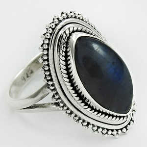 Bague en argent sterling 925 avec labradorite, faite à la main, style tribal bohème, bague en argent massif, bijoux, pierre précieuse ovale naturelle, bague en cabochon - Product Image 1