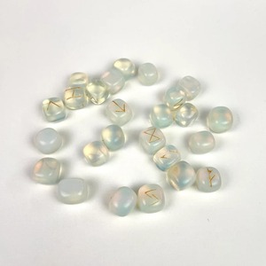 Ensemble de pierres précieuses les plus vendues Opalite Rune Stone Set Elder Futhark Alphabet Gravé Runes Set Wholesale Healing Opal Crystal Rune Set - Product Image 3