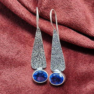 Boucles d'oreilles élégantes en argent sterling 925 avec pierre précieuse tanzanite, cadeau unique fait à la main pour elle, pour un anniversaire - Product Image 1
