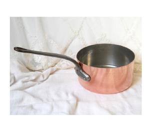 Casserole en cuivre hautement conductrice pour une cuisson uniforme et efficace et un développement de la saveur dans les tâches culinaires complexes - Product Image 1
