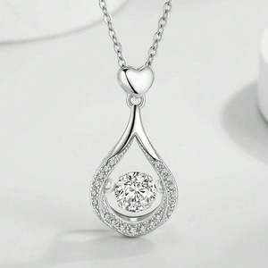 Colgante de Corazón con Cadena, Chapado en Oro de 18K, con Engaste de Bisel Moderno para Compromiso o Boda, con Zirconia - Product Image 5