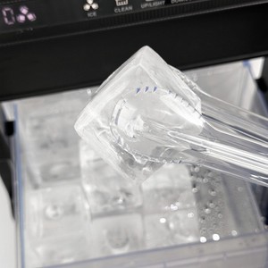 Machine à glaçons cubes avec fonction de réglage de l'heure des glaçons carrés et <span class=keywords><strong>trois</strong></span> cubes par cycle, parfaite pour la fabrication de cocktails - Product Image 6