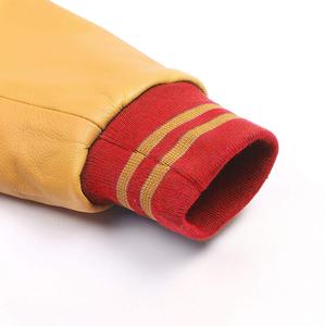 แจ็กเก็ตขนสัตว์และหนังสำหรับผู้ชายสีดำพร้อมป้ายปักโลโก้และป้ายสำหรับใส่ได้ตามต้องการ - Product Image 4