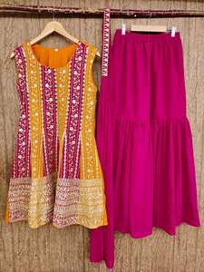 Vestido Sharara tradicional de trabajo intrincado hecho a mano para fiestas para compromisos Navratri Mehendi y reuniones culturales - Product Image 3