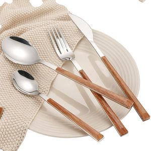 Juego de Cubiertos de Acero Inoxidable Hecho a Mano de Diseño Moderno con Mangos de Madera Natural, Cubiertos Ecológicos de Fusión para Restaurante - Product Image 3