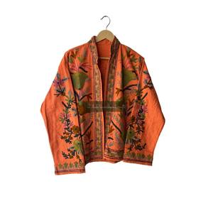 Vente en gros de tissu Suzani en coton avec manteau Veste de soirée unisexe Veste style hippies Veste courte brodée à la main - Product Image 1