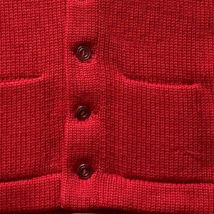 Cardigan rouge en tricot avec logos personnalisés des collèges pour étudiants pull d'uniforme à manches longues et col en V pour l'hiver - Product Image 6