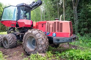Tête de récolteuse forestière VALMET d'occasion pour pelle de 8 à 15 tonnes, pour opérations de débardage, abattage d'arbres, dégommage et manutention du bois - Product Image 4