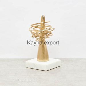 Sculpture en métal en aluminium de style art moderne plaqué or avec base en marbre blanc - Product Image 1