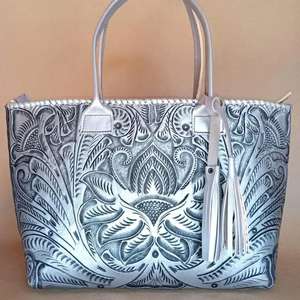 Bolsos de mano para mujer de alta calidad, 100% cuero, últimos modelos a la moda, gran capacidad, cierre de cremallera, estilo con cadenas. - Product Image 1