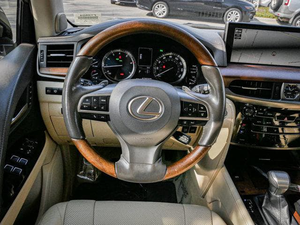 SUV de luxe 2024, grand format, 7 places, véhicule haut de gamme, confort exceptionnel, performances puissantes de classe V8, automatique, cuir gauche - Product Image 4