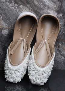 Jutti Punjabi pour femmes sur mesure en gros, nouveau design pakistanais, antidérapant, logo en relief, cuir véritable, jutti fantaisie - Product Image 2