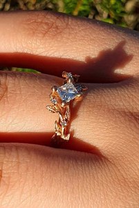 Anillo de Compromiso con Diamante Corte Princesa de 0.6 CTW, Oro Rosa de 14K, Anillo de Boda Inspirado en la Naturaleza para Mujer, Diseño Original, Joyería Nupcial - Product Image 4