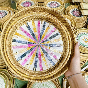 Bandeja de servicio de ratán Natural para artesanías de alta calidad Bandeja artesanal con incrustaciones de madreperla respetuosa con el medio ambiente - Product Image 1