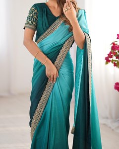 Saree pour femmes très attrayant avec nouveau design de tissage complexe et tissu en soie pour les fêtes de mariage du fournisseur indien - Product Image 3