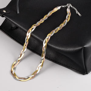 Collar de Cadena de Hueso de Serpiente de Plata de Ley Chapado en Oro de 18K con Tres Colores Mezclados y Detalles de Diamantes, Unisex 2023 - Product Image 3