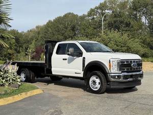 Importez maintenant : F-550 XLT SuperCab 12 pieds à plateau plat Diesel 4x4 d'occasion 2023 – Livraison porte-à-porte mondiale - Product Image 4