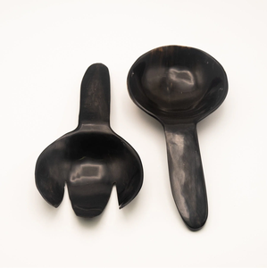 Ensemble exclusif de cuillère et fourchette de serveur de salade en corne avec poignée pour la maison et les hôtels - Product Image 6