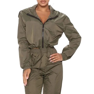 Ensemble de survêtement coupe-vent léger pour femme, veste zippée et pantalon de course et fitness en nylon, style streetwear, collection 2026 - Product Image 2