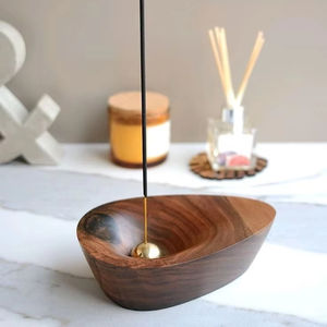 Quemador de incienso con mango de madera Quemador de incienso Incensario de latón utilizado para quemar incienso de carbón y resina - Product Image 1