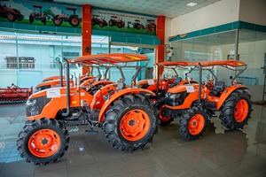 Tracteur agricole Kubota M6040 pour rizières, 60 CV, 4 roues motrices, diesel, pour <span class=keywords><strong>op</strong></span>érations de culture du riz - Product Image 1