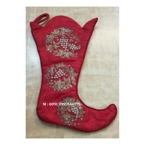 Adorno Navideño Colgante con Forma de Calcetín, Bordado Zari, Material de Tela, Color Granate, Ideal para Regalos Empresariales - Product Image 1