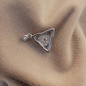 Nouvelle arrivée minimaliste 925 argent trillion coupe Moissanite pendentif vêtements quotidiens bijoux pour elle avec chaîne - Product Image 4