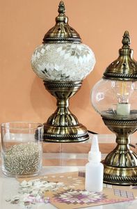 Lámpara de Mosaico de Aluminio Premium para Decoración de Mesa de Dormitorio, Ofrece un Brillo Suave y un Elegante Toque Interior - Product Image 3