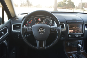 Asequible para Conducir |   CONDUCCIÓN IZQUIERDA |   Volante a la derecha |   Volkswagen Touareg Luksus TDI 2016 - Product Image 5