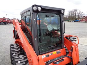 Bon état 2025 Kubota SSV75 Skid Steer - Product Image 6