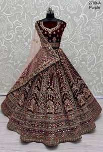 Boda perfecta lehenga choli con bordado pesado en terciopelo - Product Image 3