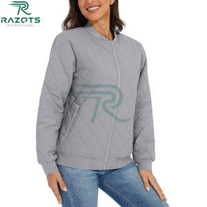 Chaqueta Universitaria Acolchada Impermeable para Mujer, Mangas de Cuero, Cierre de Botones, Abrigo de Invierno para Mujer, Hecho en Pakistán - Product Image 4