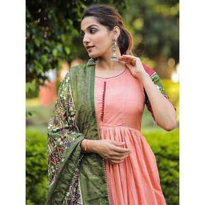 Atractivo Vestido de Fiesta de Seda Dola con Estampado de Lámina Color Durazno y Dupatta, Ropa para Actuaciones - Product Image 4