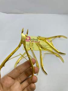 Pince à ongles en acier inoxydable plaqué or de qualité supérieure coupe-cuticules pointus avec logo personnalisé outil de soin des doigts de qualité durable - Product Image 6