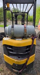 CHARIOT À FOURCHE PNEUMATIQUE CAT IC GP15N UTILISÉ - Product Image 2