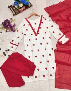 Vestido Pakistaní con Corte en A y Abertura Lateral |   Tela de Algodón Suave y Bordado Elegante |   Ropa Étnica Elegante para Mujer - Product Image 6