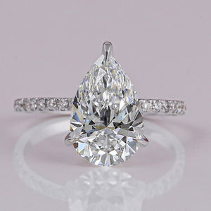 Anillo de compromiso con pavimento clásico certificado IGI Chapado en plata de ley, corte de pera, Diamante cultivado en laboratorio, Diamante de corte de media eternidad - Product Image 1