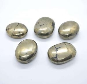 Piedras de Palma de pirita pulidas para Reiki o meditación y prosperidad disponibles a precio y calidad de exportación - Product Image 2
