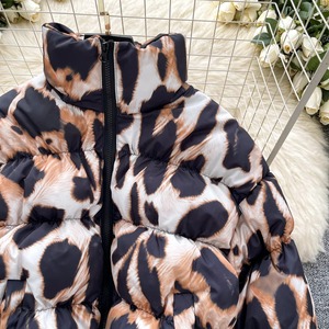 Veste matelassée à col montant de qualité supérieure, veste d'hiver courte tendance et élégante, veste pour femme imprimée par sublimation, fabricant - Product Image 4