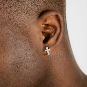 S925 Plata DE LEY 14K Revestimiento de oro Moissanite Micro Cross Stud Pendientes Deslumbrante y delicada Joyería inspirada en la fe para hombres - Product Image 1